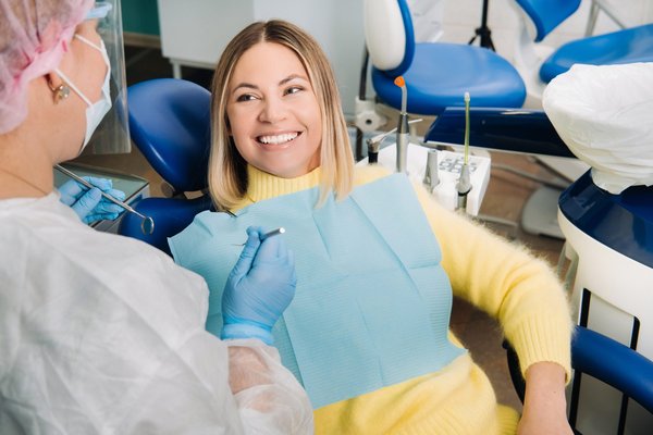 Quelles sont les options de dentisterie esthétique pour un sourire éclatant sur le Plateau Mont-Royal ?